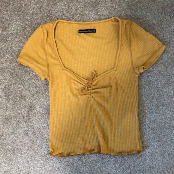 Abercrombie & Fitch Tops - Abercrombie & Fitch crop top